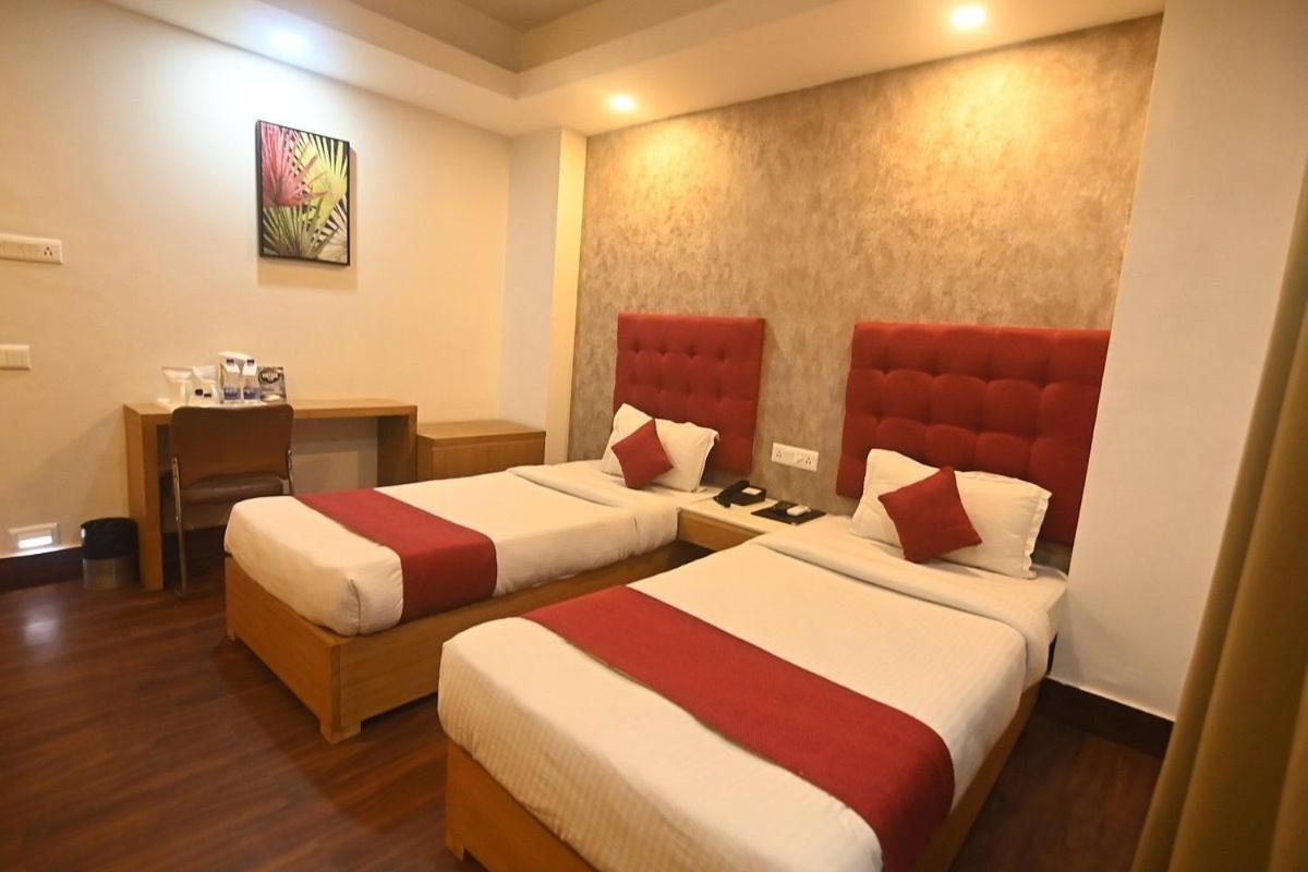Hotel Prag Continental 古瓦哈提 外观 照片