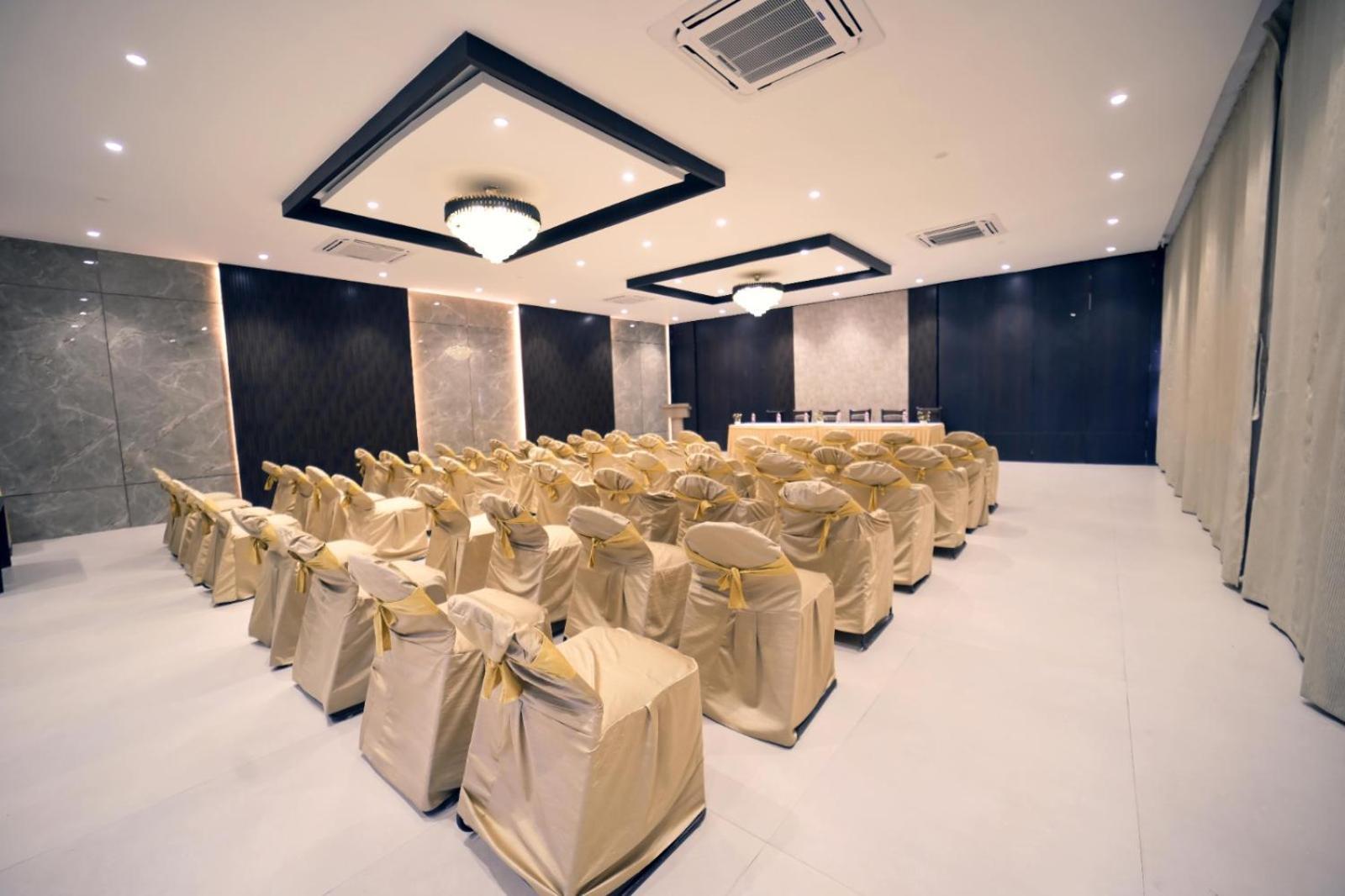 Hotel Prag Continental 古瓦哈提 外观 照片