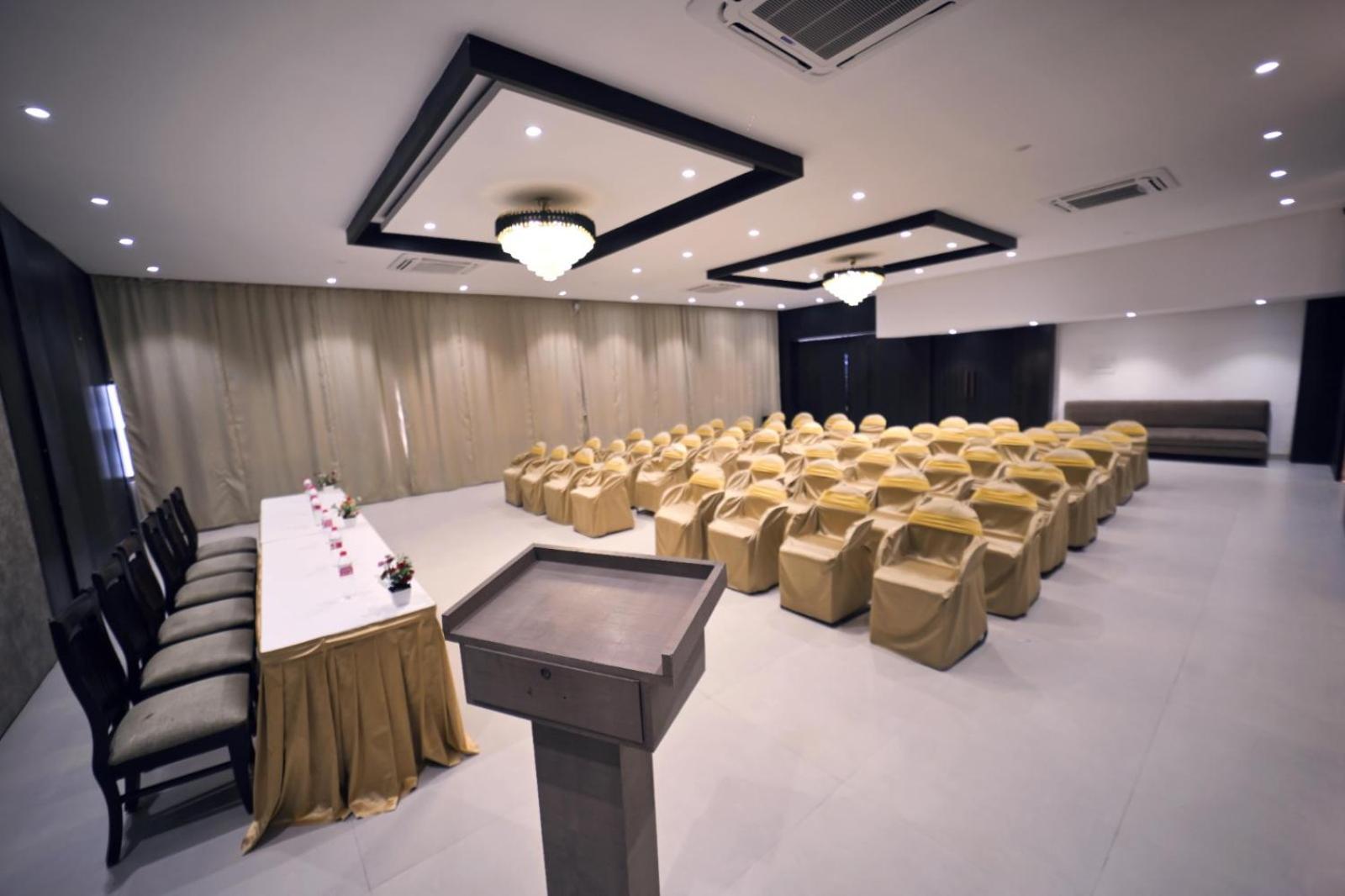 Hotel Prag Continental 古瓦哈提 外观 照片