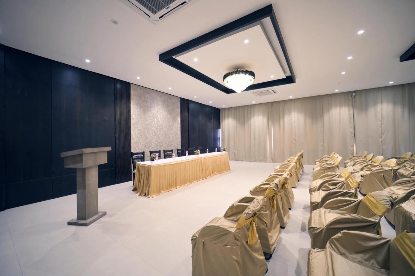 Hotel Prag Continental 古瓦哈提 外观 照片