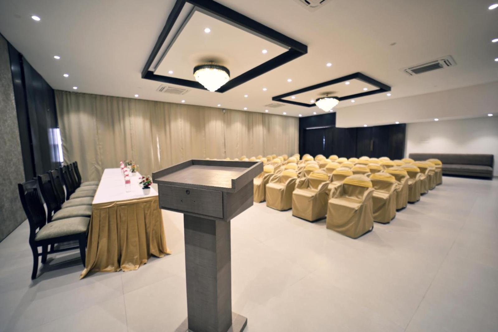 Hotel Prag Continental 古瓦哈提 外观 照片