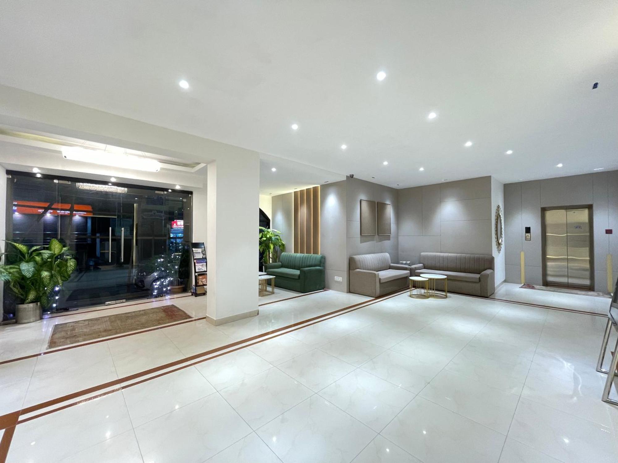 Hotel Prag Continental 古瓦哈提 外观 照片