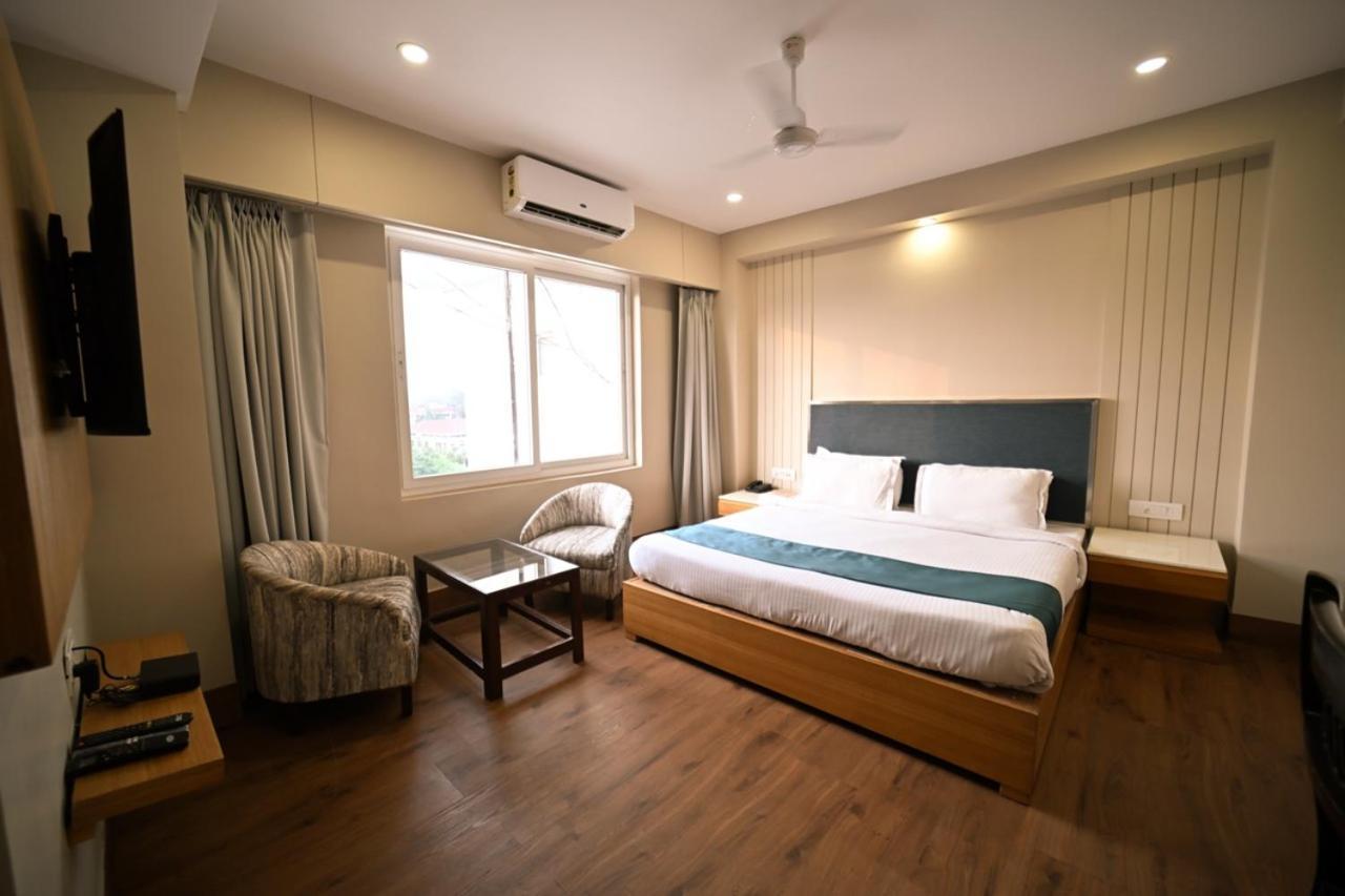 Hotel Prag Continental 古瓦哈提 外观 照片