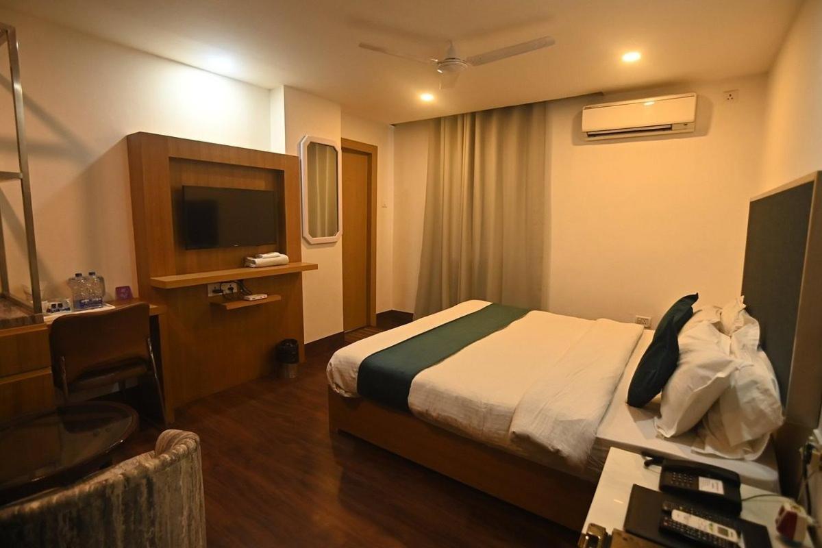 Hotel Prag Continental 古瓦哈提 外观 照片