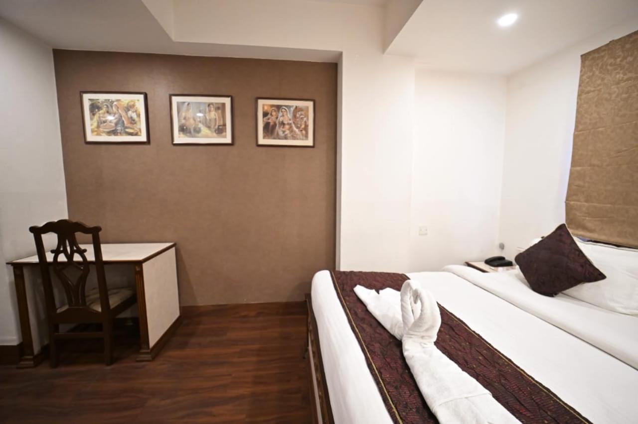 Hotel Prag Continental 古瓦哈提 外观 照片