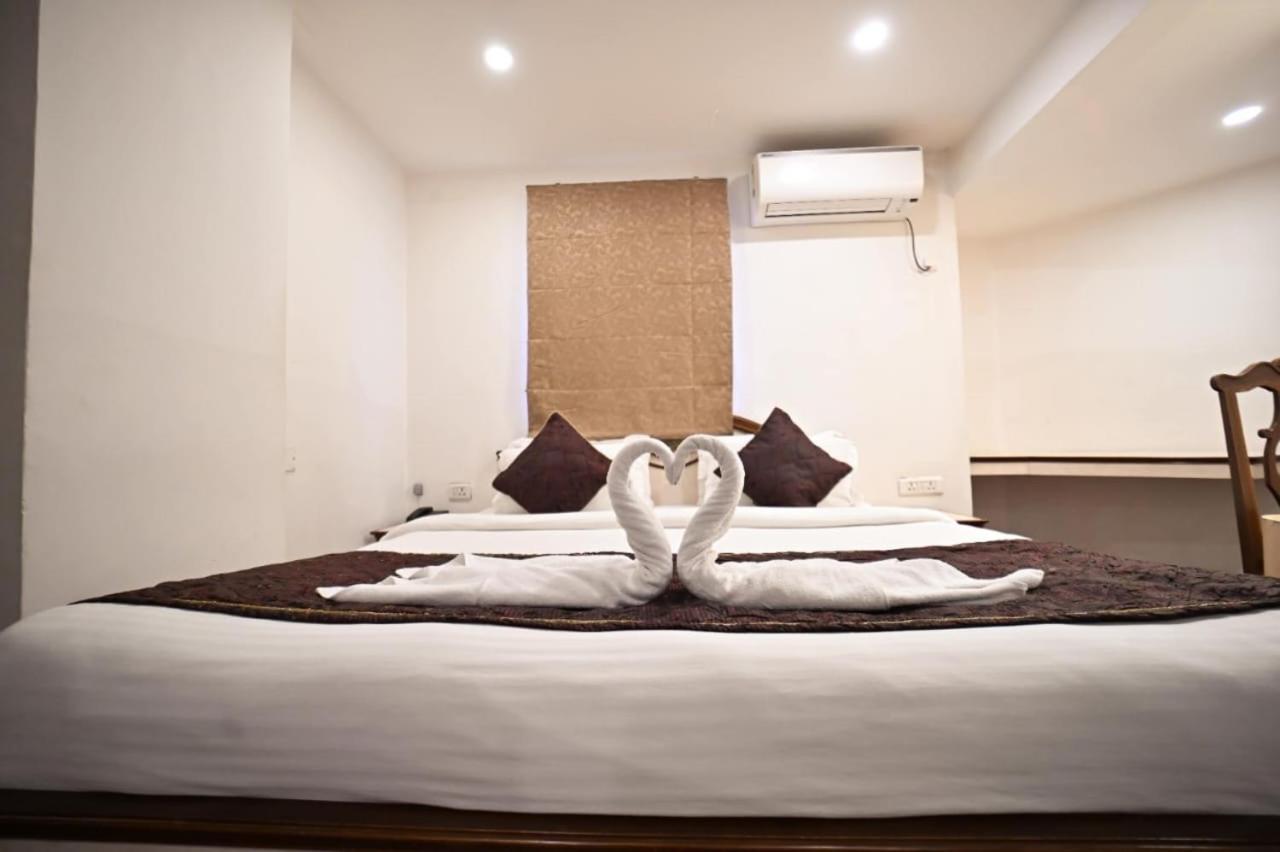 Hotel Prag Continental 古瓦哈提 外观 照片