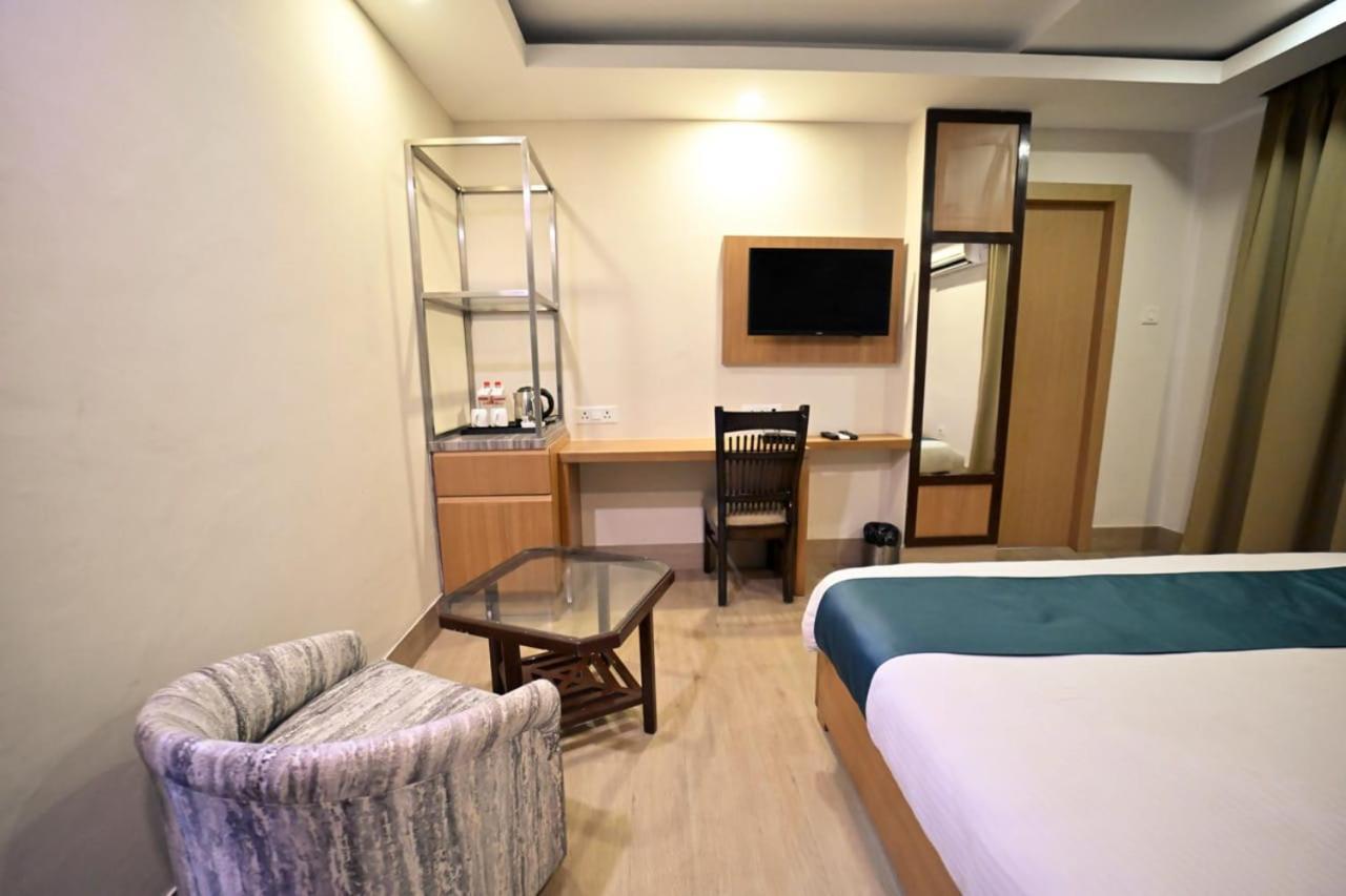 Hotel Prag Continental 古瓦哈提 外观 照片