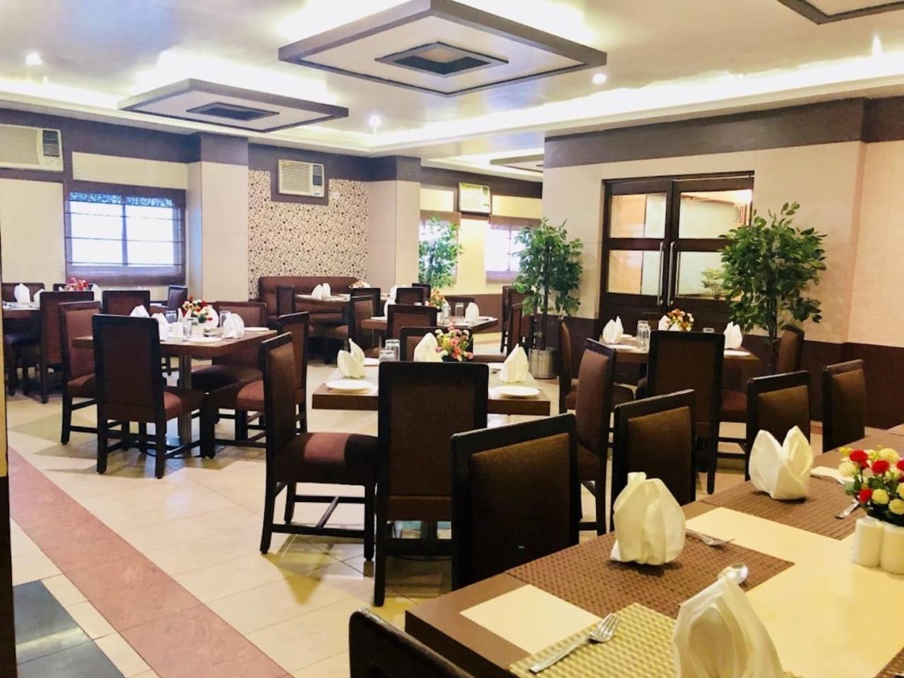 Hotel Prag Continental 古瓦哈提 外观 照片